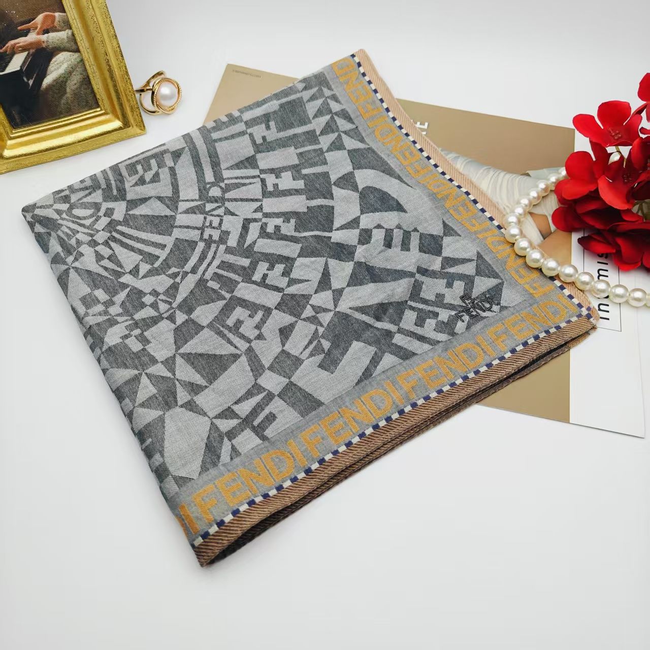 95新 FENDI/芬迪 海囤/芬迪/丝巾/yy05577