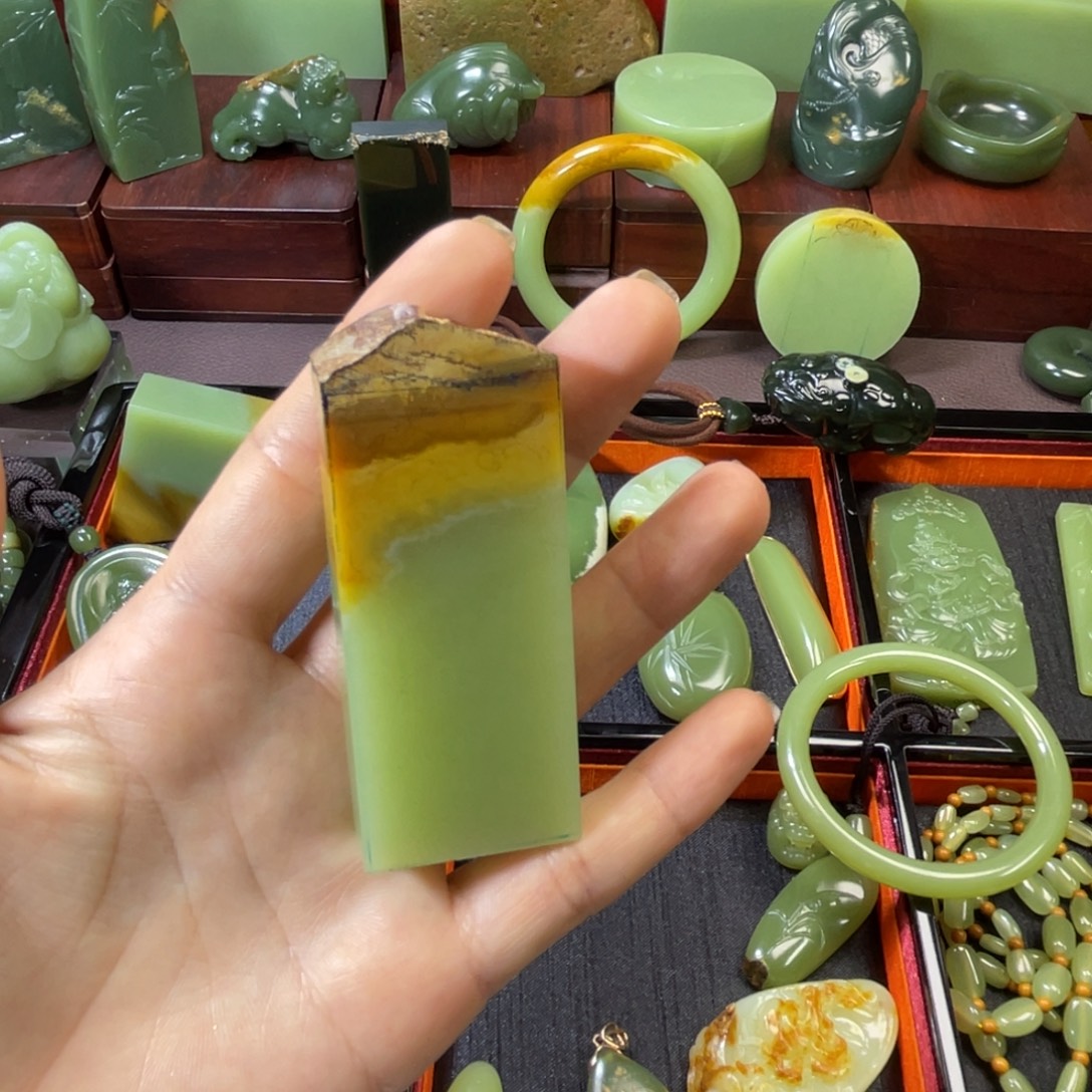 苏***）岫岩老玉（透闪石质玉）未镶嵌车挂