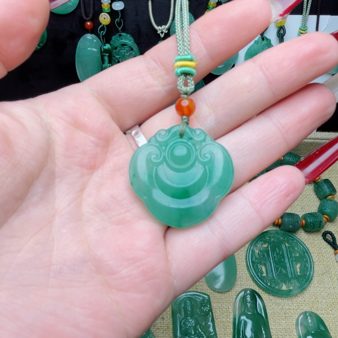 石英质玉颈饰未镶嵌