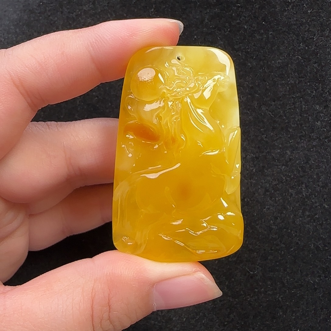 蜜蜡未镶嵌珠宝奇石