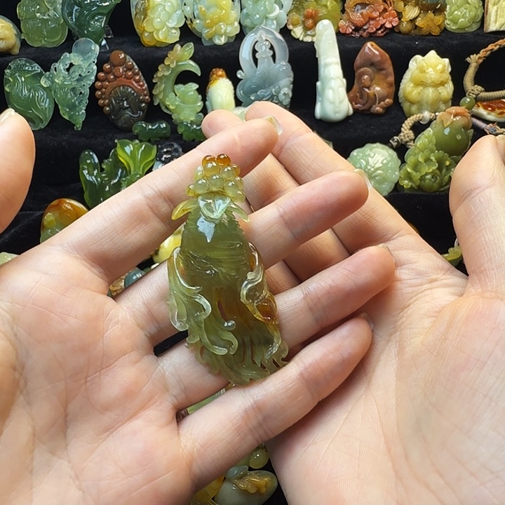 可****蛇纹石玉未镶嵌颈饰