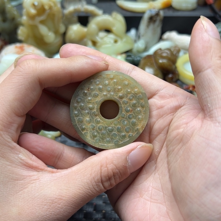 颈饰未镶嵌和田玉（糖玉）