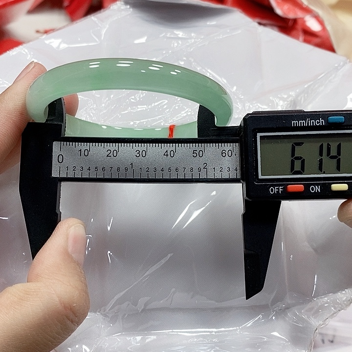 晴***翡翠手镯未镶嵌36库存×2拍 发货