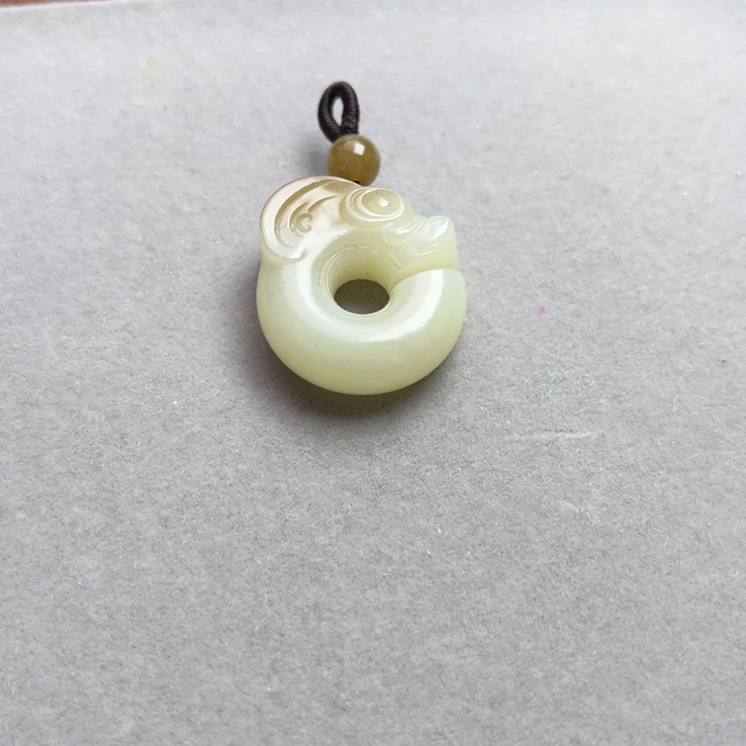 素***天和田玉未镶嵌颈饰