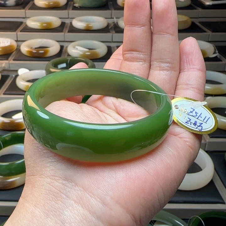 和田玉未镶嵌手镯