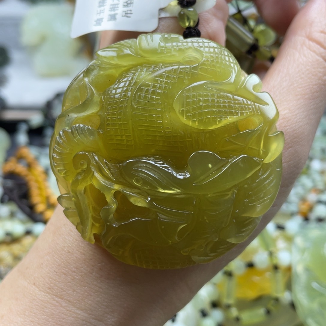 蛇纹石玉未镶嵌吊坠