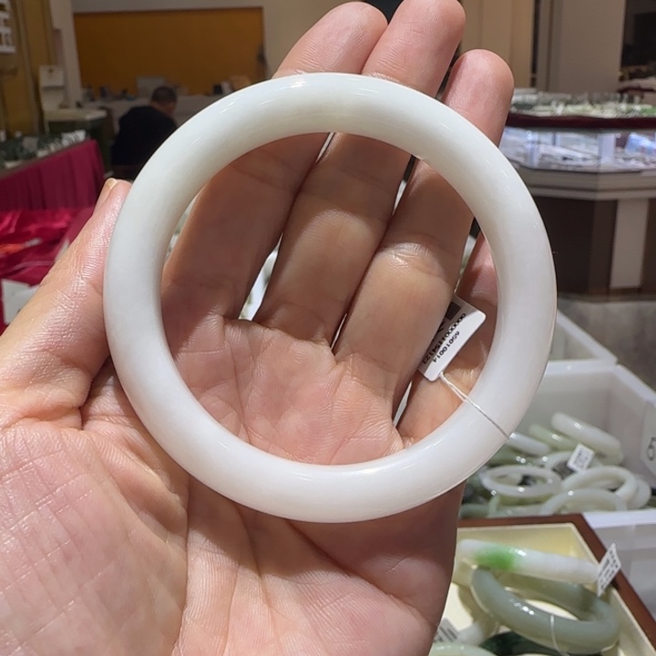 米***事和田玉未镶嵌手镯936