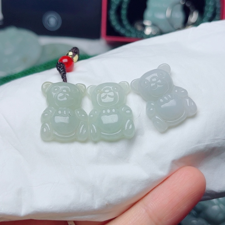 颈饰未镶嵌翡翠挂件