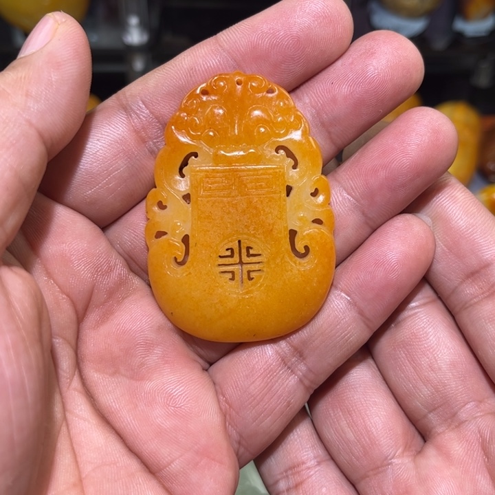 和田玉颈饰未镶嵌沉**身