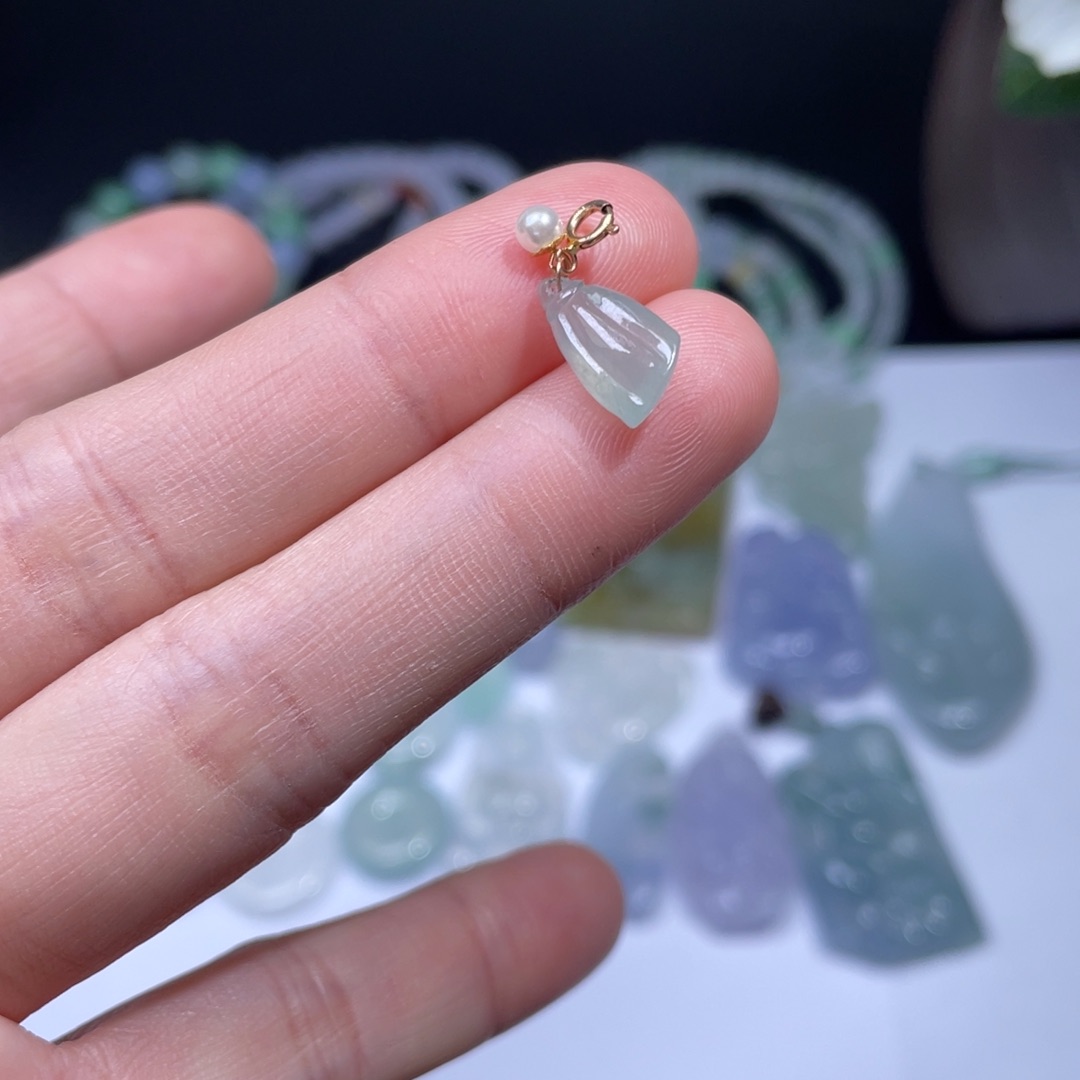 翡翠颈饰18K金镶嵌莲子