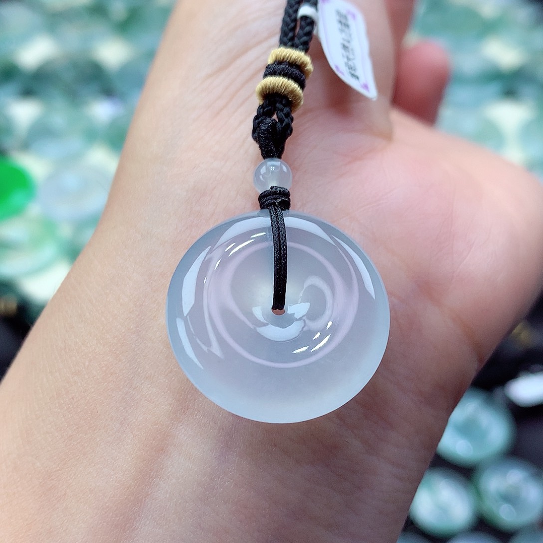 翡翠未镶嵌颈饰编号34。尺寸23.2-6.1