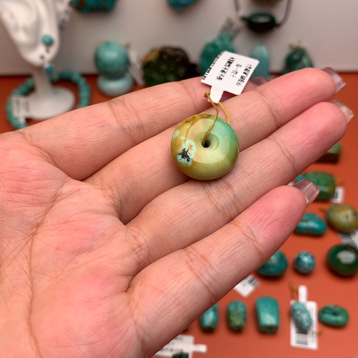 绿松石未镶嵌珠宝奇石