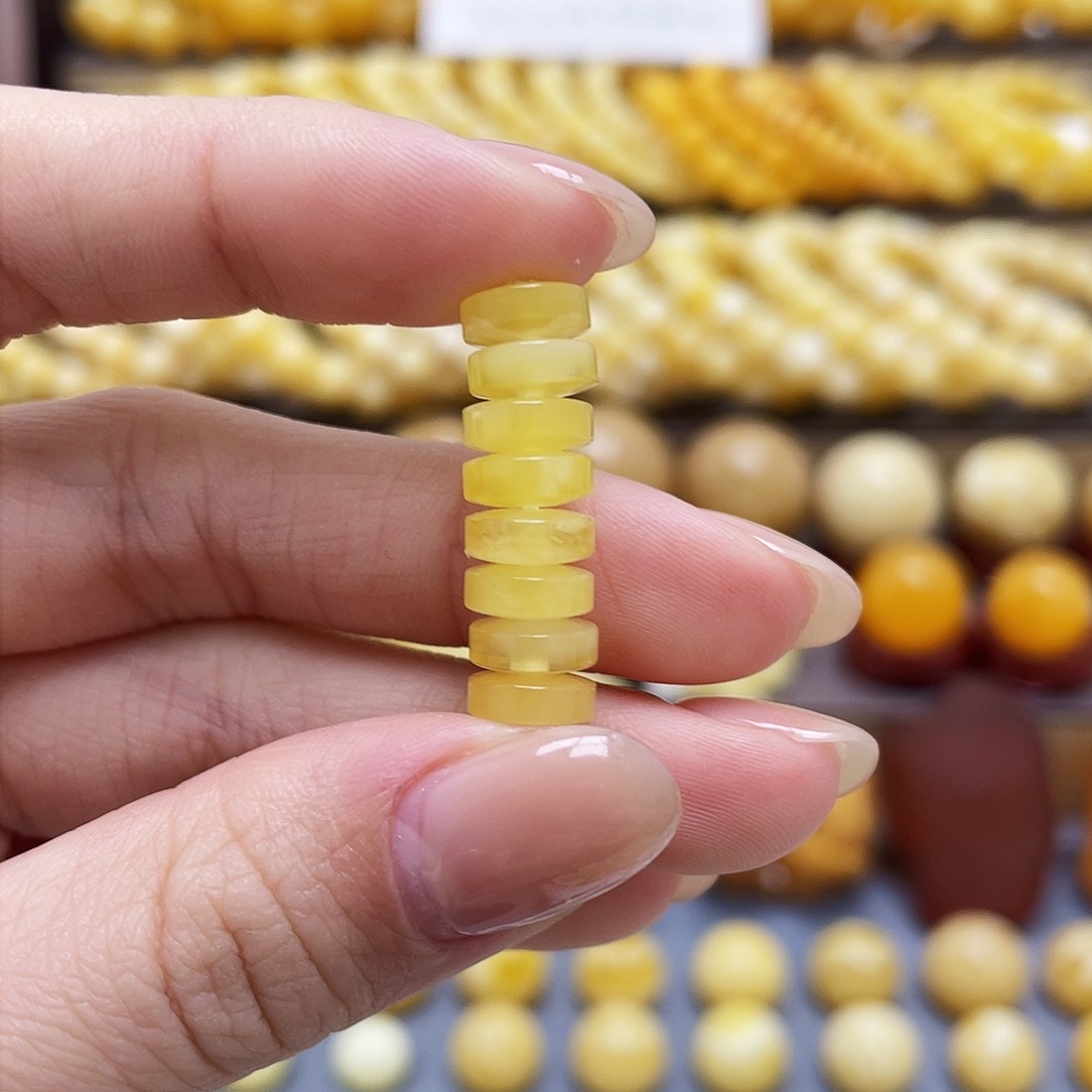 琥珀裸石未镶嵌偶***品蜜蜡药片8*3mm微瑕