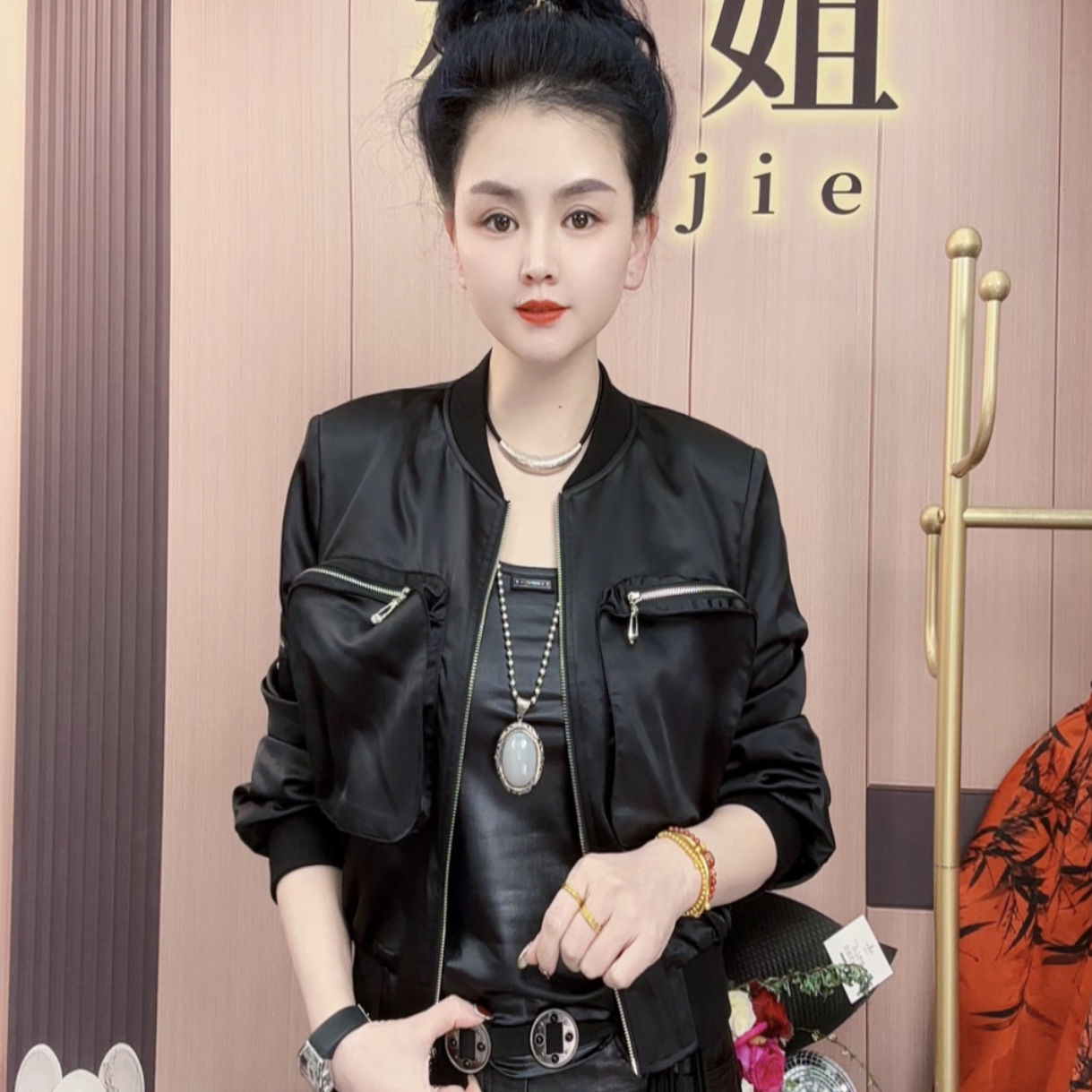 秋姐穿搭-#475早春新款时尚百搭醋酸面料短外套