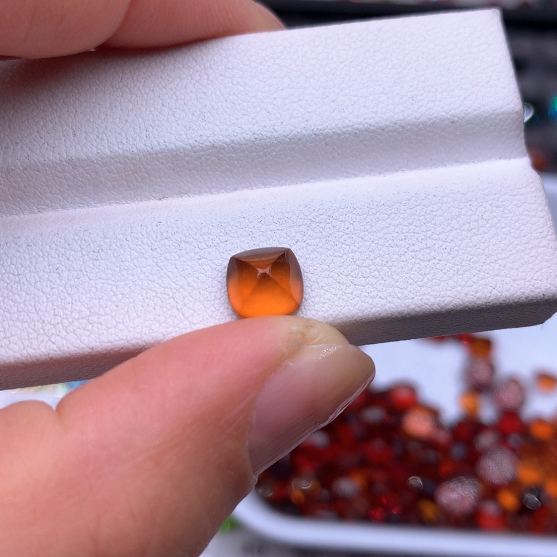 石榴石（芬达石）珠宝半成品未镶嵌
