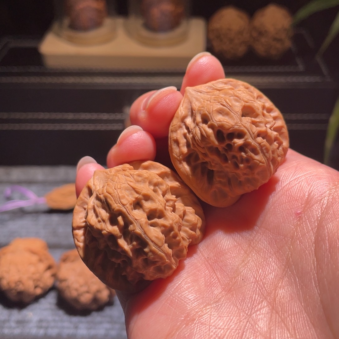 桃核把件35全品白蛇骨