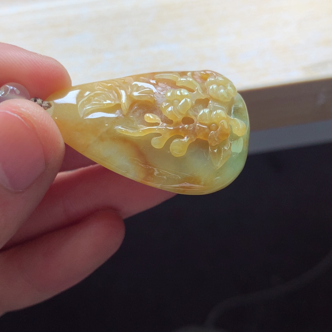 翡翠颈饰未镶嵌吊坠