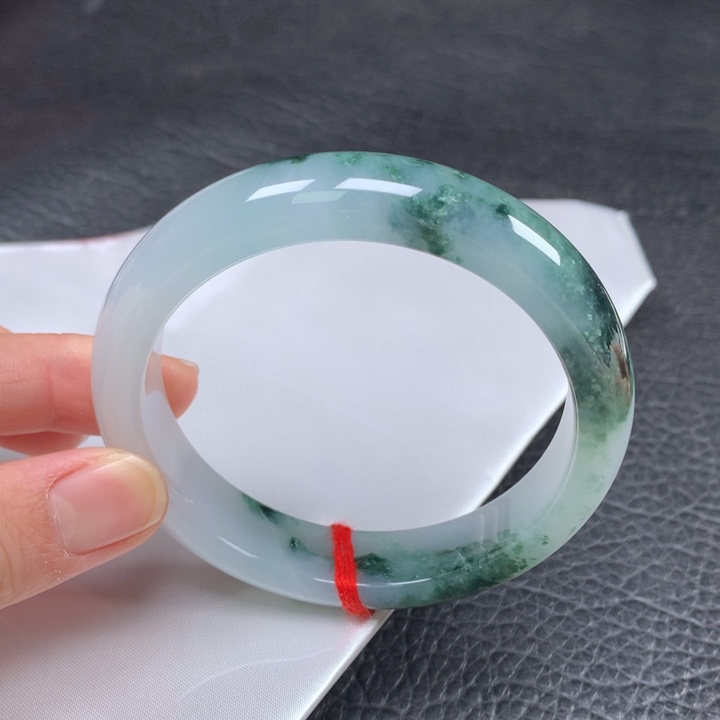 翡翠未镶嵌手镯       