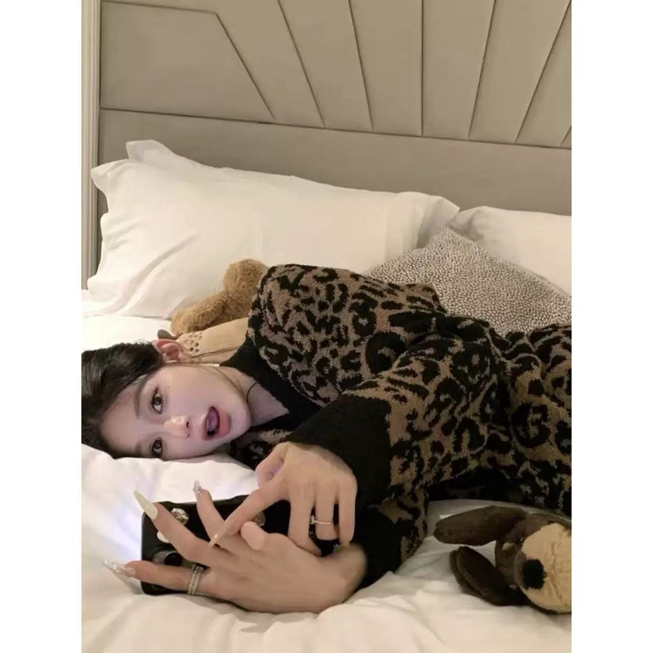 徐秋阳  豹纹居家服  冬季新款百搭时尚显瘦显白时尚套装