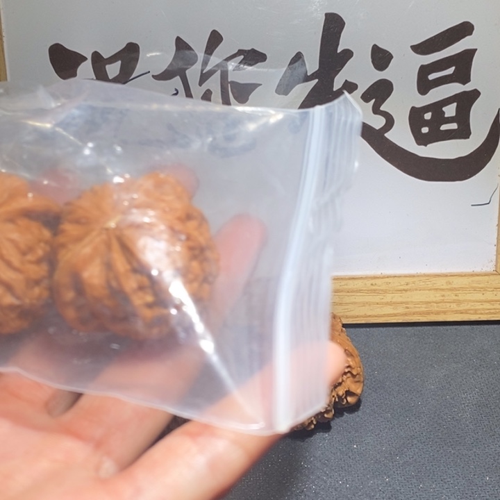 ****诛桃核吊坠有什么事情都