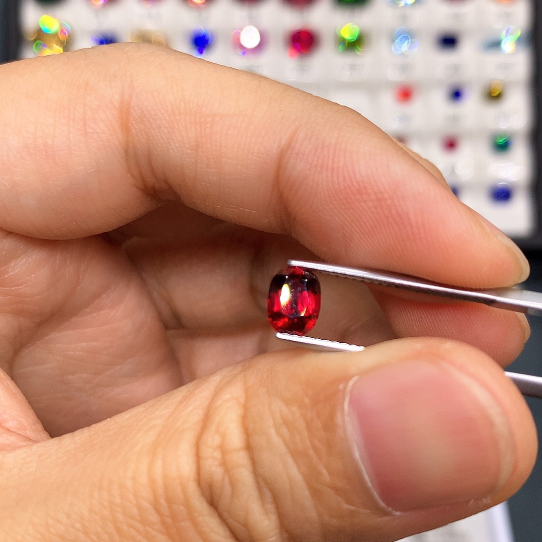 红宝石裸石未镶嵌1.29克拉无烧鸽血