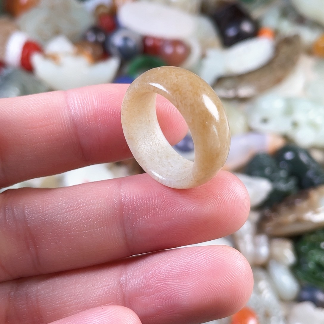 和田玉（糖玉）颈饰未镶嵌