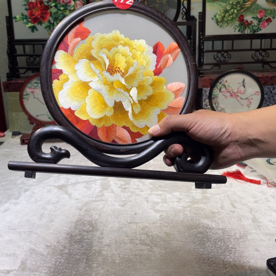 刺绣非遗传承摆件