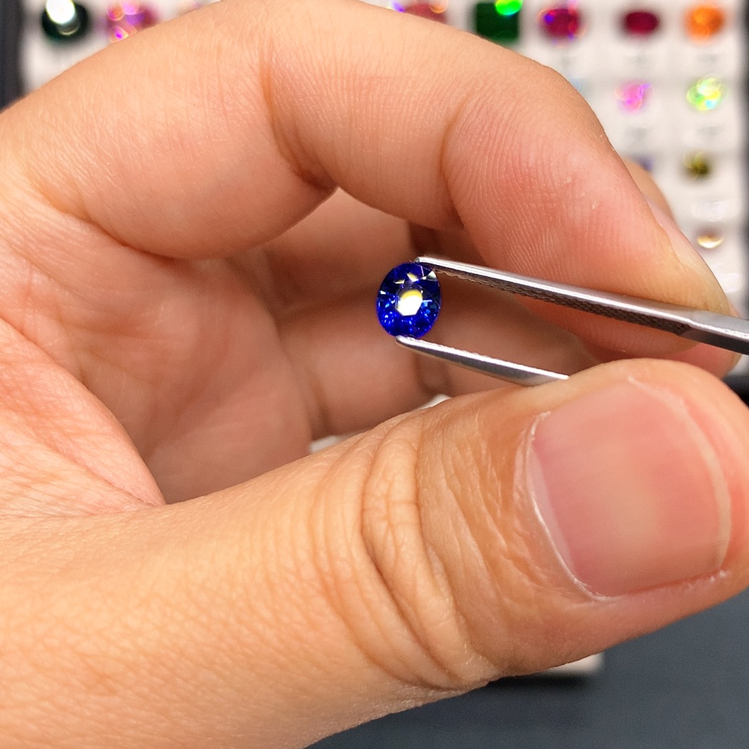 蓝宝石裸石未镶嵌77分皇家蓝