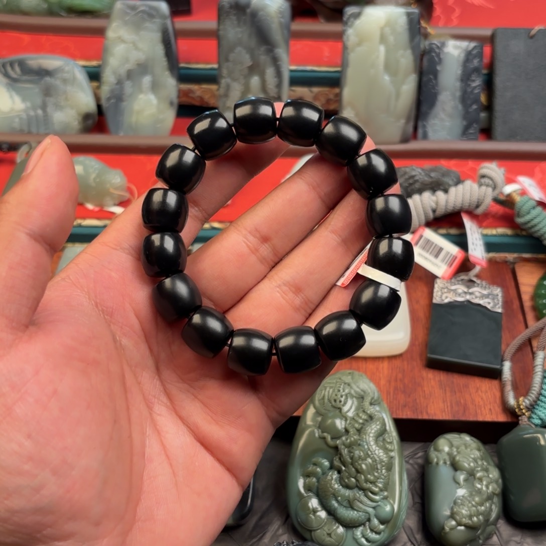 和田玉颈饰未镶嵌?*跳