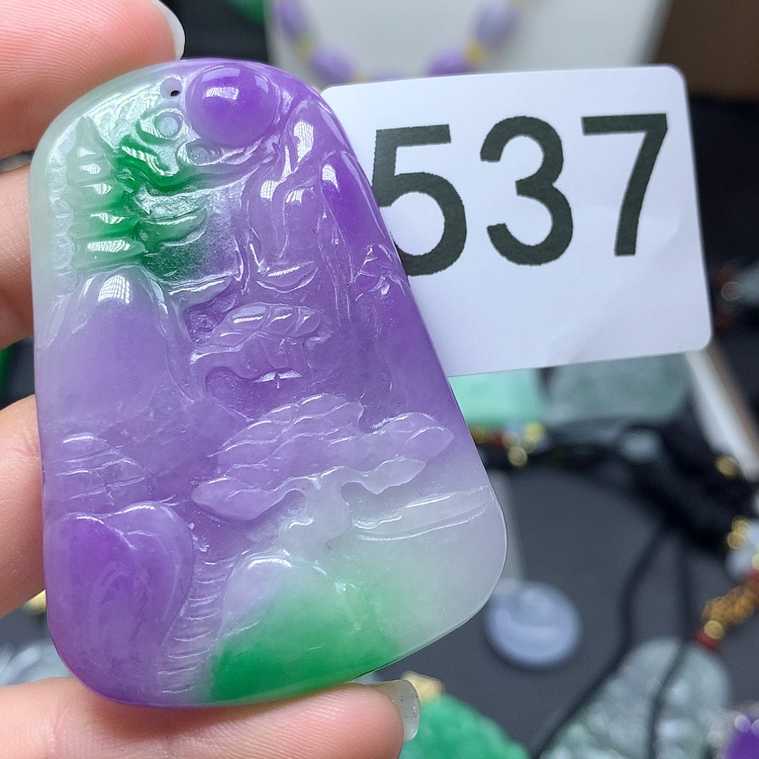 翡翠颈饰未镶嵌翡翠