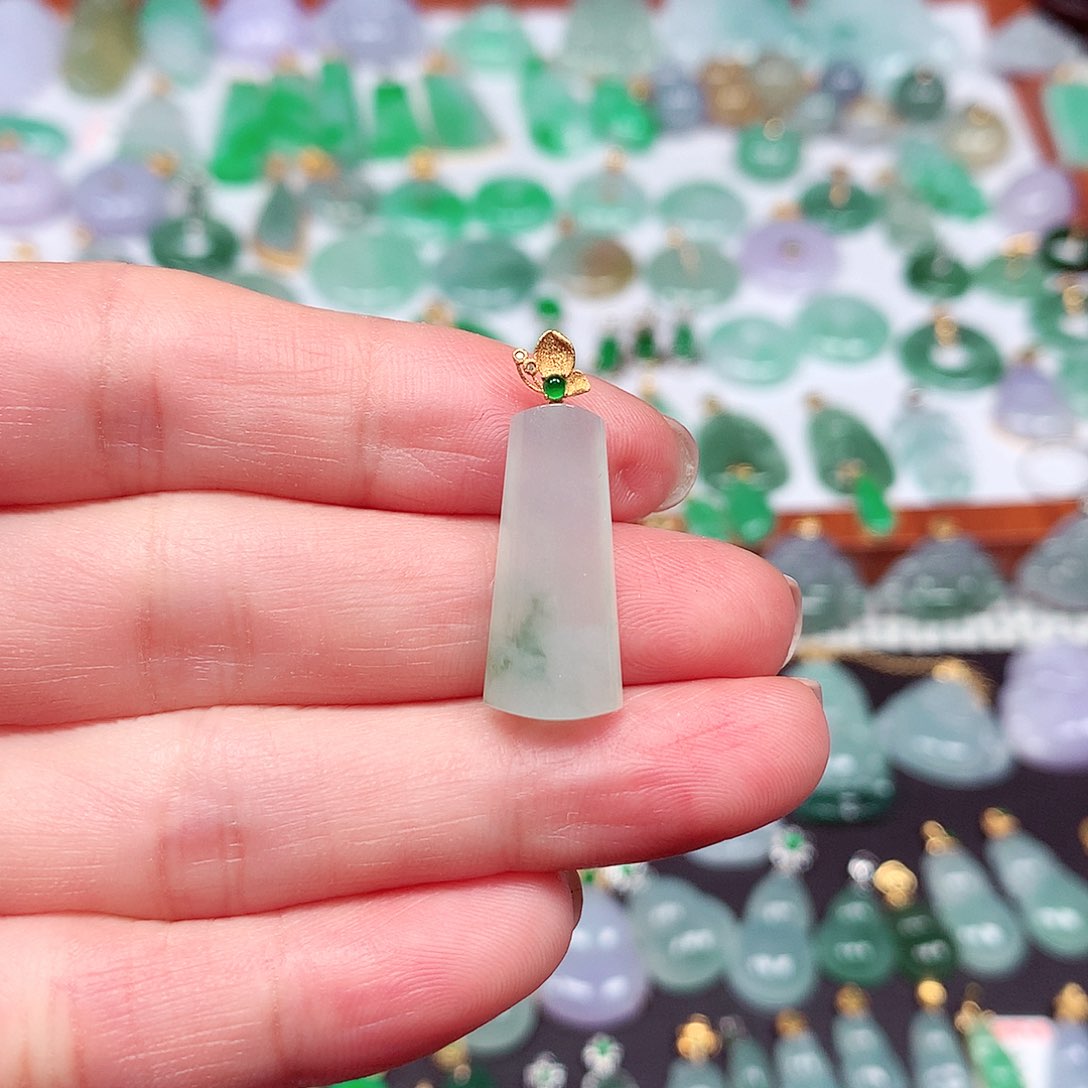 翡翠颈饰18K金镶嵌天然翡翠A货