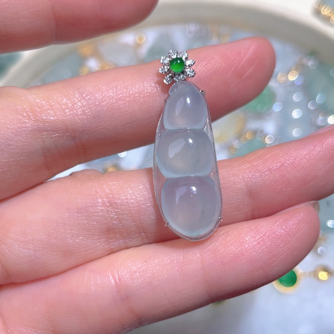 翡翠颈饰18K金镶嵌翡翠