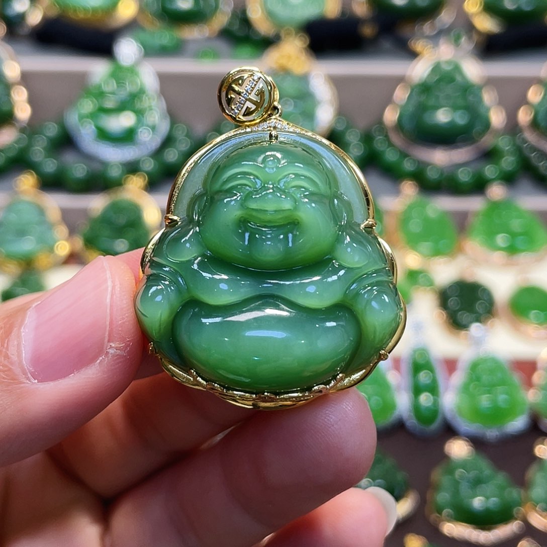 和田玉（碧玉）颈饰18K金镶嵌佛公35mm