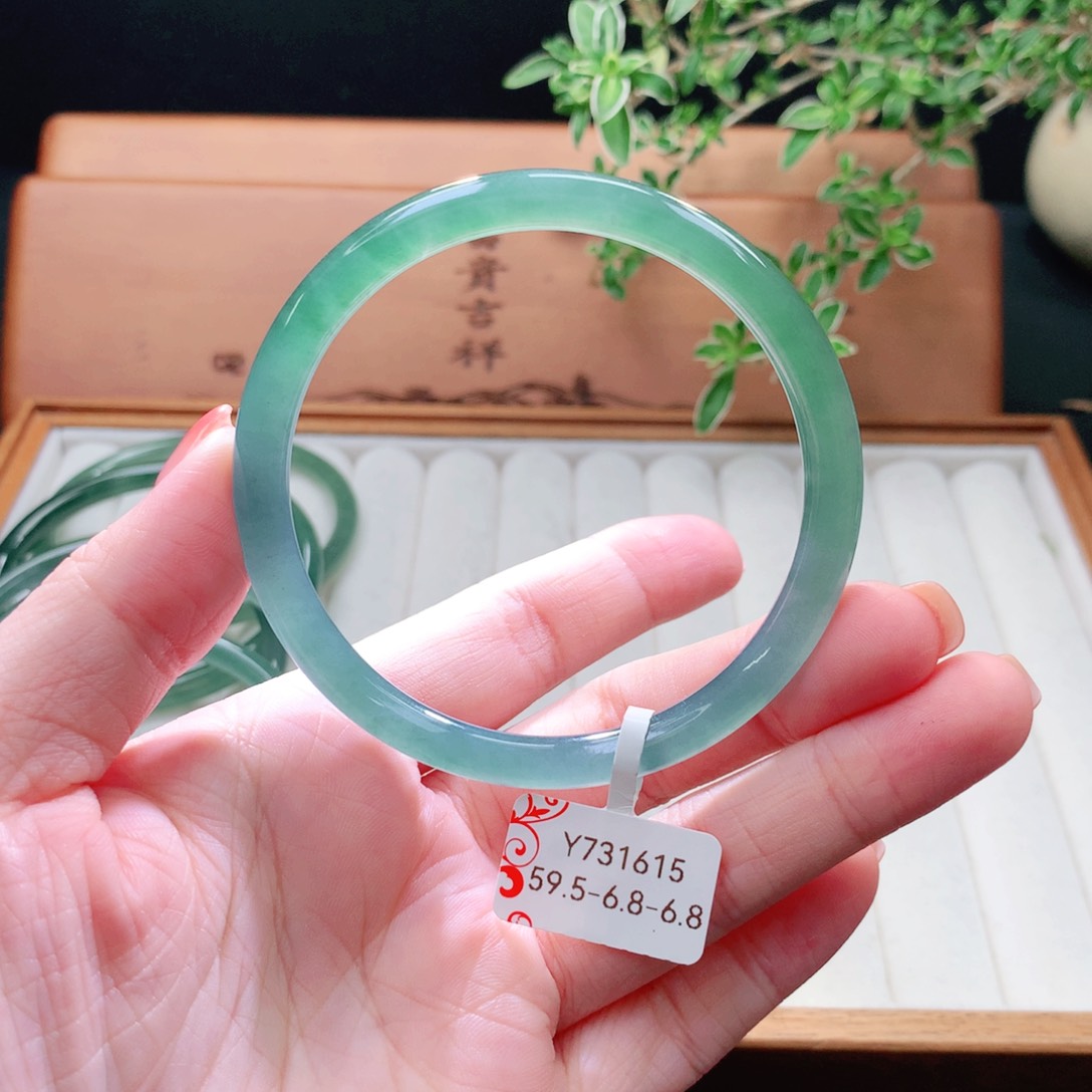 未镶嵌手镯（圆镯）翡翠