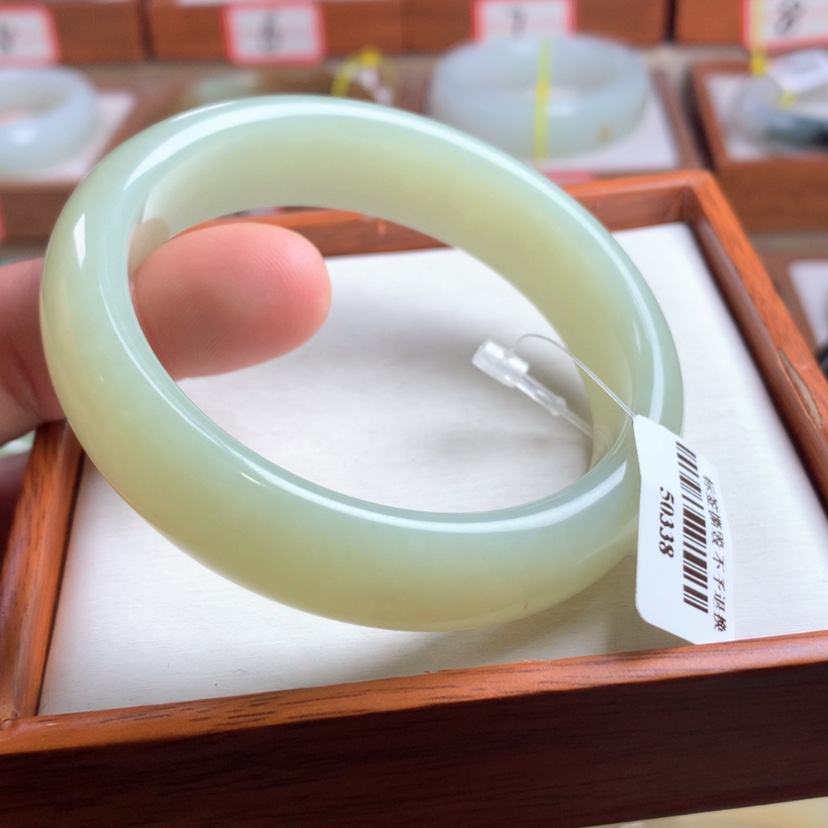 【闪购商品】和田玉手镯未镶嵌60