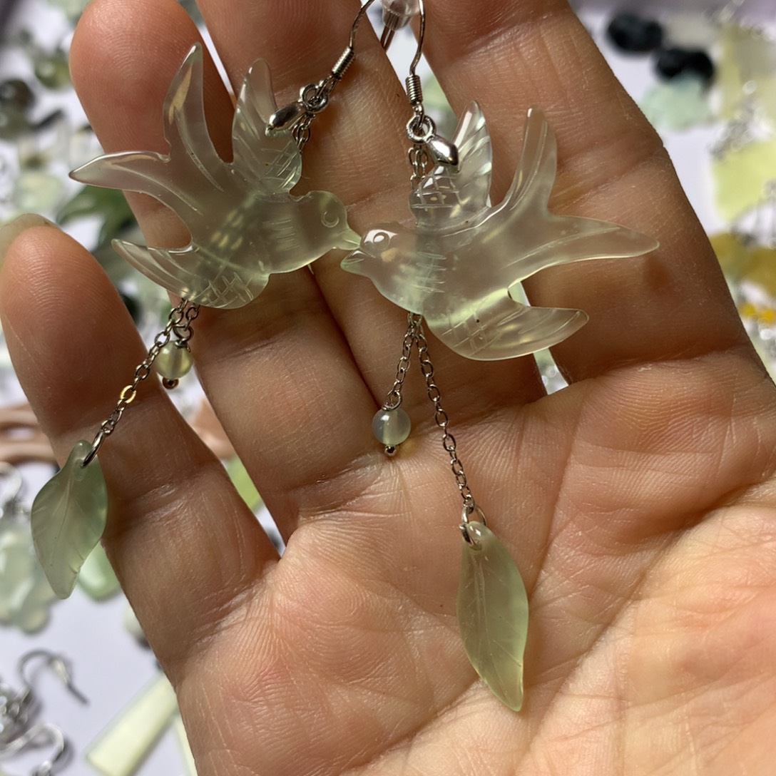 蛇纹石玉未镶嵌耳坠