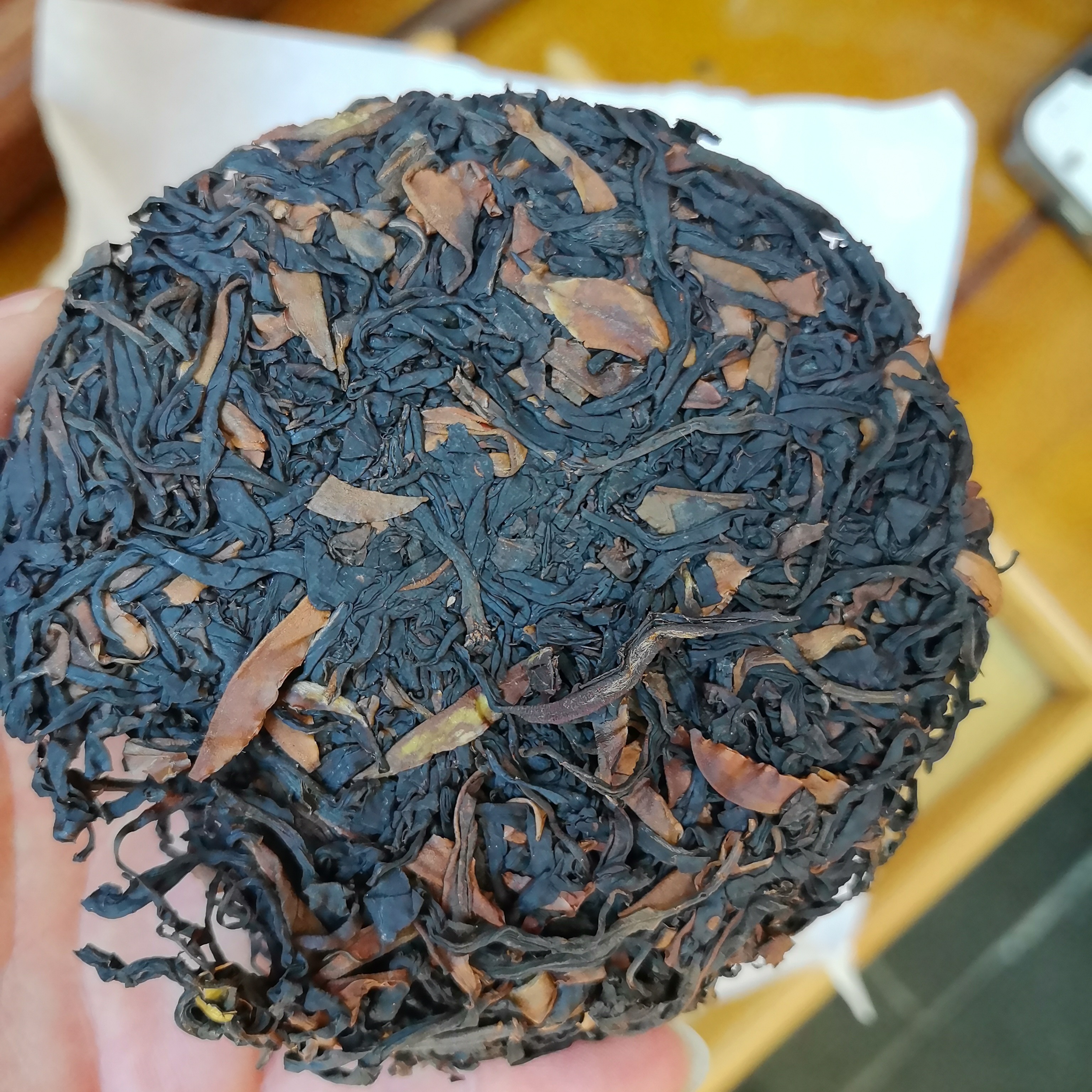 茶話-明前野生古树晒红饼