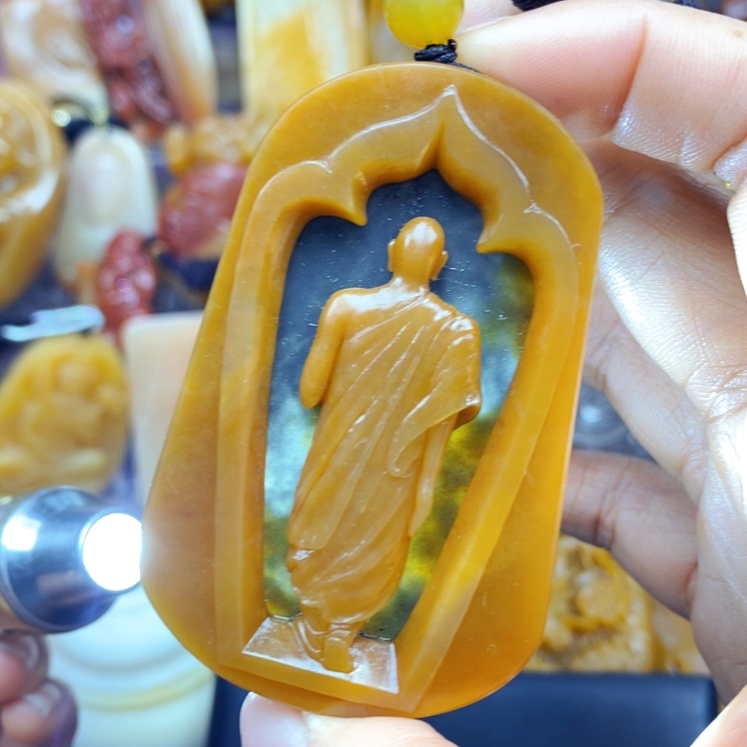 石英质玉颈饰未镶嵌