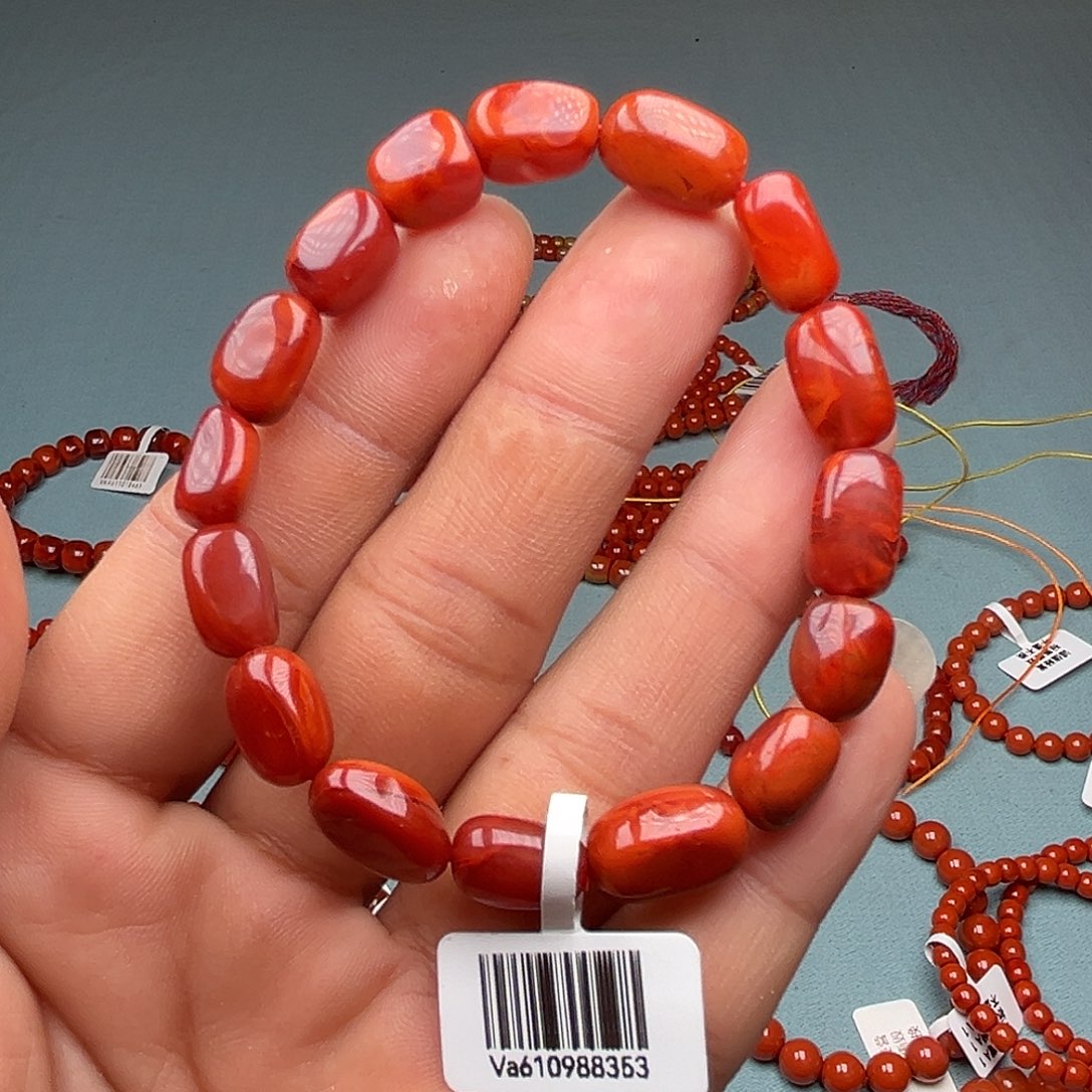 痞***子南红玛瑙未镶嵌手链随型卡8左右