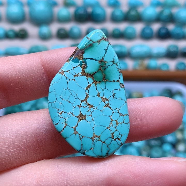 绿松石颈饰未镶嵌