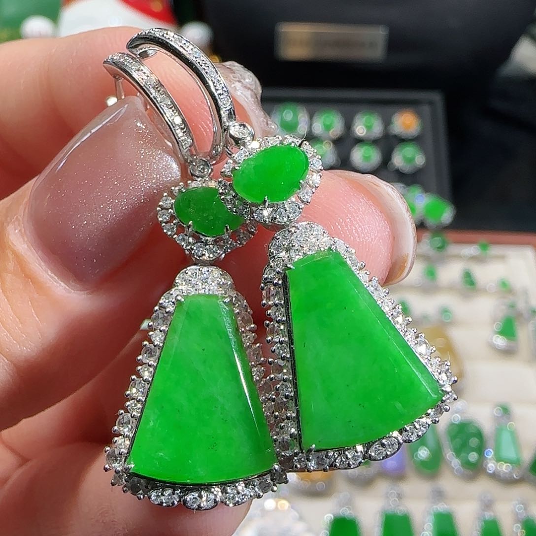 翡翠吊坠(不含链)18K金镶嵌