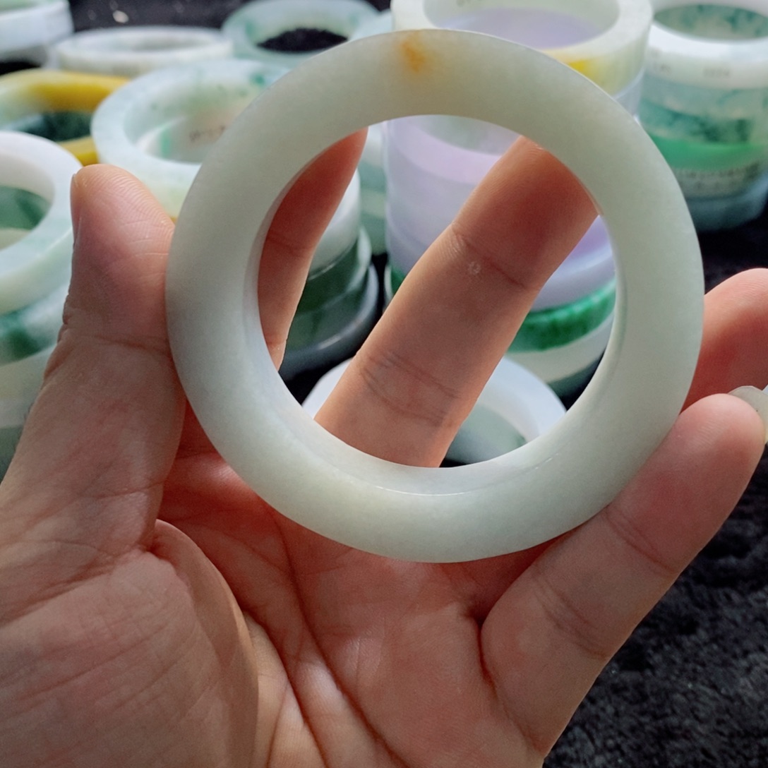 给***肉定制翡翠未镶嵌A货