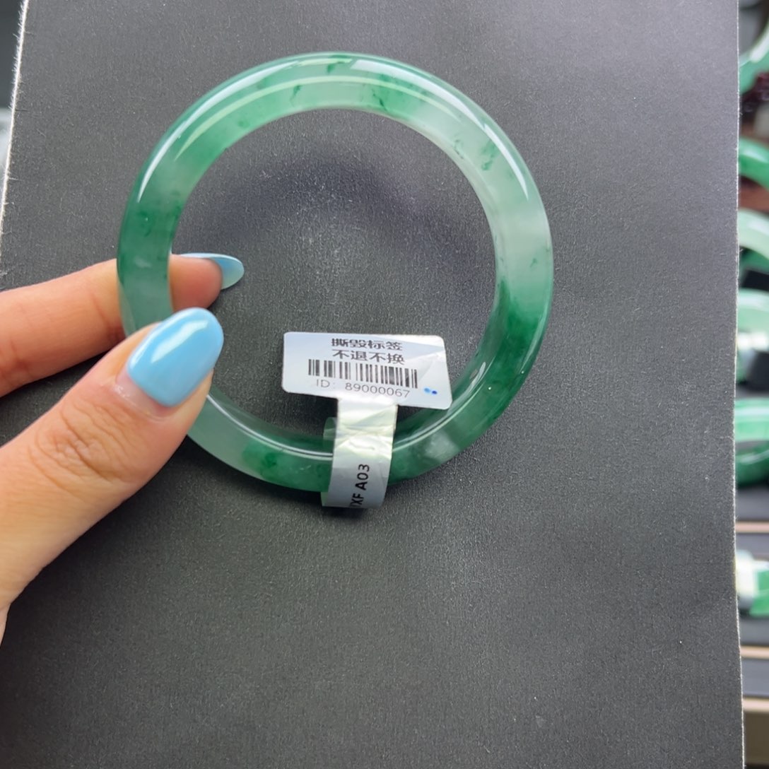 石英质玉未镶嵌手镯+周周58.5