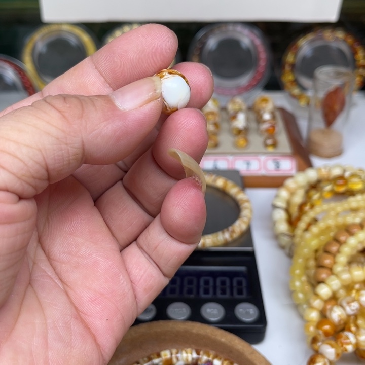 。***琥珀未镶嵌裸石41号