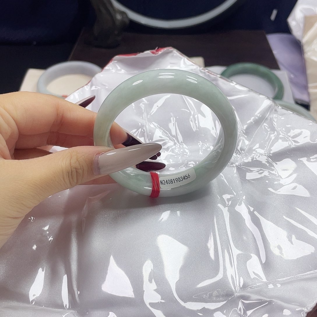 未镶嵌手镯翡翠夜班