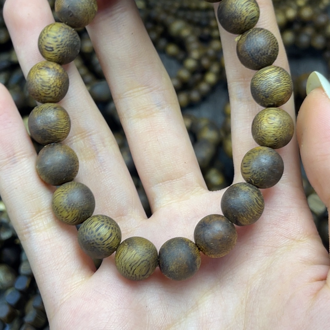 姜***伟沉香碎屑+卡10圆珠单圈