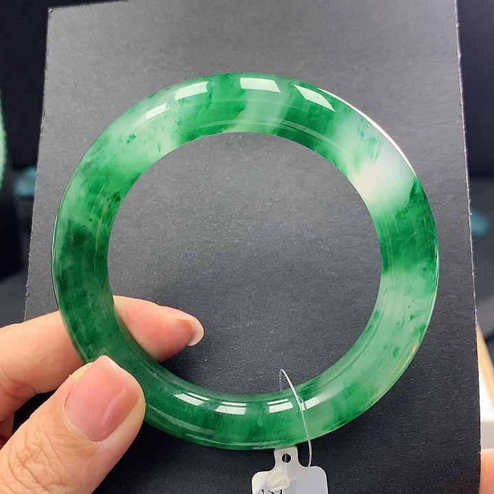 石英质玉手镯未镶嵌云****婴