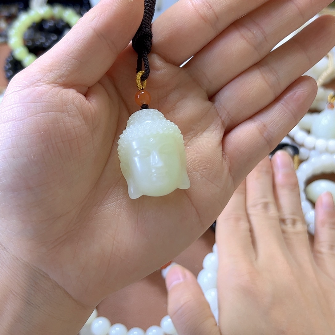 和田玉未镶嵌吊坠(赠链)