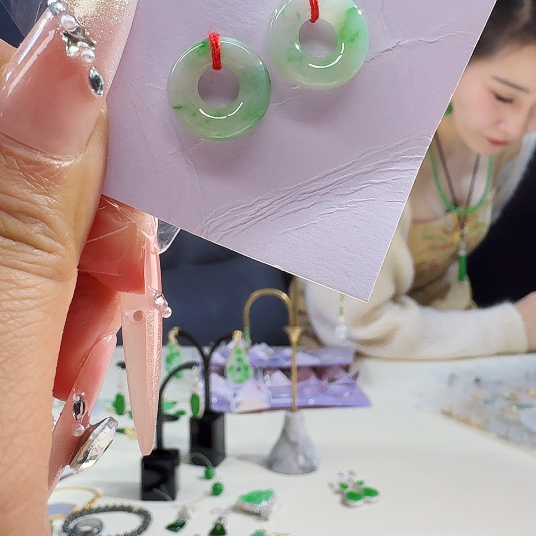 翡翠未镶嵌耳饰未镶嵌