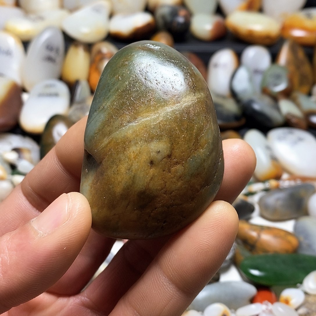 和田玉颈饰未镶嵌青花原石手把件